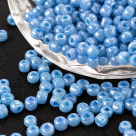 20 gram Glaskralen Ceylon rocailles 6/0 4 mm – gat 1,5 mm – Light Blue