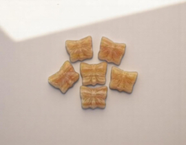 10 x  Glaskraal Vlinder – Mat Beige Gemêleerd – ca. 15 mm