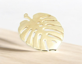 DQ metaal hanger monstera blad 39x52mm rose goudkleur, oogje 2 mm (Nikkelvrij)