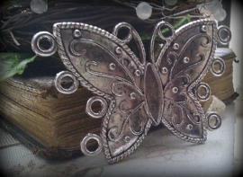 Per stuk metalen zilveren tussenzetsel vlinder 69 x 45 mm
