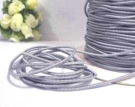 1 meter zilver elastisch draad van rubber voorzien van een laagje stof 2,5mm Zilver