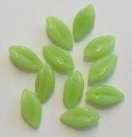10 Stuks Glaskraal blaadje limegroen 13 mm