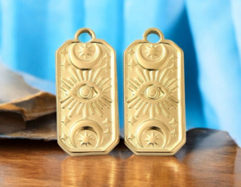 1 x Chirurgisch staal RVS 316L bedeltje met zon maan sterren real 18K gold plated 22,5 x 10 x 2mm oogje: 2,5mm (Nikkelvrij)