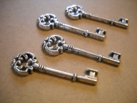 4 x Bedel sleutel 30 x 9 x 2,5mm van Tibetaans Zilver
