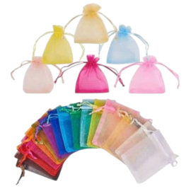 c.a. 100 x assortiment organza zakjes 7 x 9 cm mix