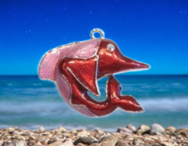Zilverkleurig metalen hanger dolfijn rood/roze epoxy 48 mm met strass oog