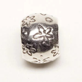 1 x DQ Metaal Kraal met Bloemen – Antiek Zilverkleur – ca. 8 x 10 mm – Gat 4,5 mm (nikkelvrij)