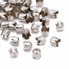 10 x Metalen bloem kralenkapjes – eindkapjes 6,5 x 7 mm – gat 1 mm (Ø 5,6 mm) – platinumkleur