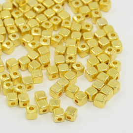 20 x DQ metalen kraal kubus 4 mm goudkleur gat: 1,5mm (Nikkelvrij)