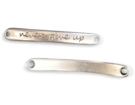 1 x DQ metaal tussenstuk antiek zilver kleur ca.43 x 5mm never give up, oogje 2,5mm (Nikkelvrij)