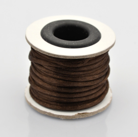 Rol met 10 meter satijn koord Nylon Marcramé koord 2mm kleur Coconut Brown