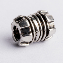 Be Charmed kraal zilver met een rhodium laag (nikkelvrij) c.a.12x 9mm groot gat: 4mm