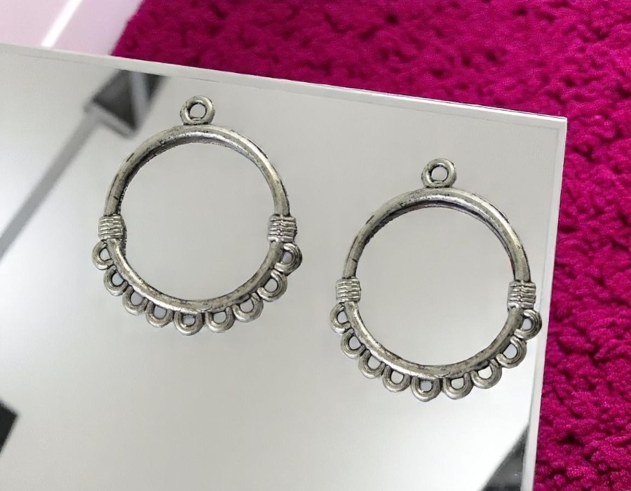 2 x Metalen oorbellen ornamenten – antiek zilverkleur – ca. 30 x 34,5 x 3 mm – oogjes ca. 2 mm