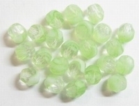 15 x Glaskraal facet Lime/transparant 6 mm