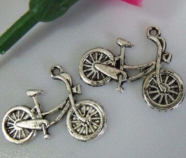 10x Tibetaans zilveren bedel van een oma fiets 18 x 26mm (Nikkelvrij)