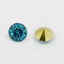 15 x Puntsteen Resin Kunsthars SS29 c.a. 6mm Turquoise