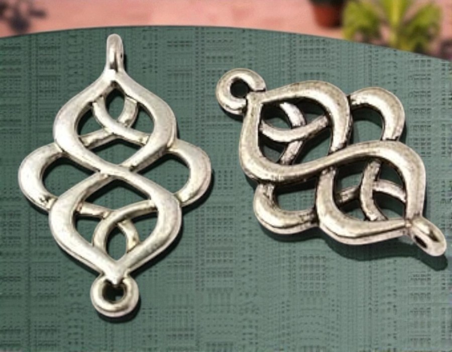 2 x Metalen tussenzetsel – antiek zilverkleur – 28 x 18 x 2 mm – oogje 1,5 mm