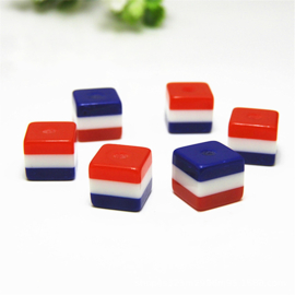 10 x Resin kubus regenboog kraal  8 x 8 x 7mm rood wit blauw gat: 2mm