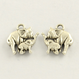 4 x Tibetaans zilveren bedeltje van twee olifantjes 15 x 14 x 2,5mm oogje: 2mm