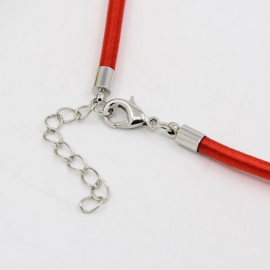 Prachtig zijden koord 3,2mm diameter, lengte c.a. 43cm incl. verlengketting rood