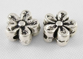 15 x  Tibetaans zilveren bloem kraal 7 x 3,5mm gat: 1mm