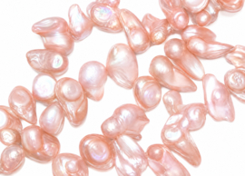 1 x Streng met grote zoetwaterparels blister zalm roze c.a. 35 cm lang