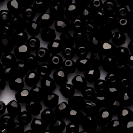 30  x Ronde Tsjechische kralen facet kristal afm: 4mm Kleur: zwart gat c.a.: 1mm