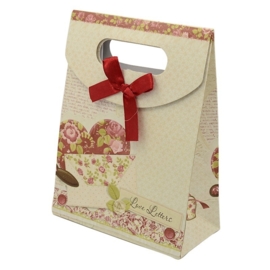 Cadeautasje kraft papier afmeting: 165 x 125 x 56mm met strikje (op = op!)