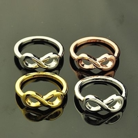 Prachtige metalen infinity ring diameter 18mm  in verschillende kleuren