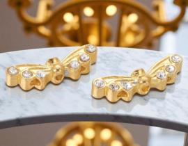 2 x Metalen vleugelkraal - verdeler - met 3 gaten – goudkleur met strass – 21,5 x 6 x 4 mm – gaten: 1,5 mm