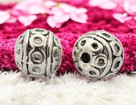 10 x Bewerkte metalen ronde kraal 8 mm – gat 1,4 mm – antiek zilverkleur