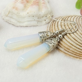 Schitterende oorbellen met Opalite glas 8 x 50mm