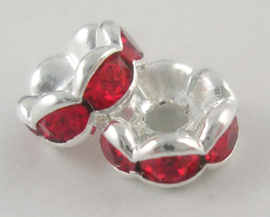 25  x Verzilverde Kristal Rondellen 6 x 3 mm gat 1mm Rood (Nikkelvrij)