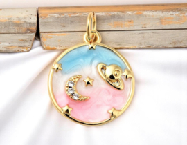 Bedel maan en planet blauw roze, emaille met Zirconia , 18K Gold plated 16,5 x 14 x 2,5mm oogje 3,4mm (Nikkelvrij)