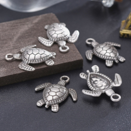 2 x Thailand Sterling Silver Plated bedeltje van een schildpad 24,5 x 28,5 x 4,5mm gat: 2,5mm (Nikkelvrij)