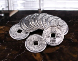 6 x Metalen bedel van een Chinese geluksmunt  c.a. 20mm zilver kleur