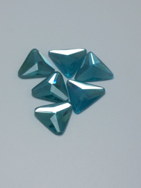 10x Prachtige licht blauwe plaksteen driehoekig 15mm
