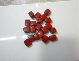 20 x Bordeaux rode blokjes 7x5 mm – gat ca. 1 mm