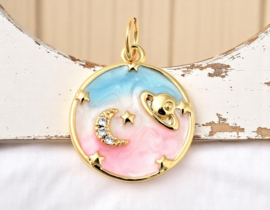 Bedel maan en planet blauw roze, emaille met Zirconia , 18K Gold plated 16,5 x 14 x 2,5mm oogje 3,4mm (Nikkelvrij)