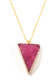 Halsketting met natuursteen hanger Crystal driehoek veer 45-50cm Goudkleur/Fuchsia