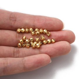 10 x Messing tussenkralen, facet geslepen rond, 24K gold plated. Maat: c.a. 4,5 x 4 mm, gat: 2 mm