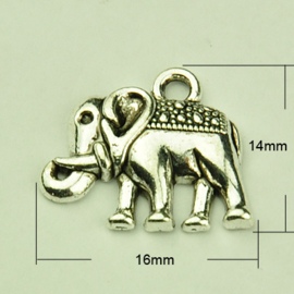 4 x Tibetaans zilveren bedel van een olifant  16 x 14 x 3mm gat: 2mm