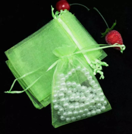 c.a. 100 x neon groene organza zakjes 9 x 12 cm