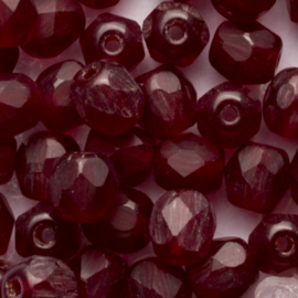 15 x  ronde Tsjechische kralen facet kristal  6mm kleur: donker rood Gat c.a.: 1mm