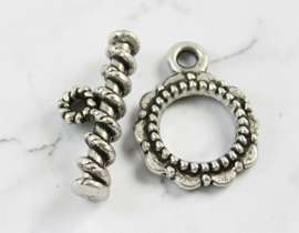 4 x Kapittel slotje 16,5 mm – staafje 22,5 mm – oogje 2,5 mm – antiek zilverkleur