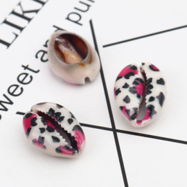 5 x handbeschilderde kauri schelp kralen met fuchsia  luipaard print 25 x 17mm-18mm x 14mm zwart