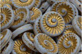 2 x Tsjechische Glaskralen Fossil Shell Beads 18x18mm Wit Goud