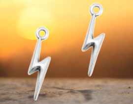 2 x Bedel DQ metaal 19x5mm bliksemschicht antiek zilverkleur ca.13x10mm (Ø2mm)