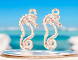 2 x Metalen bedeltje van een zeepaardje, rose gold kleur, afm.  21,5 x 9 x 3mm, oogje 1,5mm