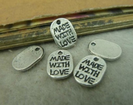 10 x  Bedeltje "Made with love" 11x4 mm Antiek Zilver  ♥